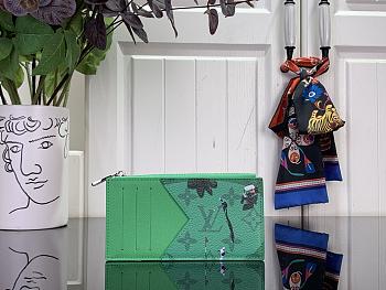 Louis Vuitton Card Holder In Green