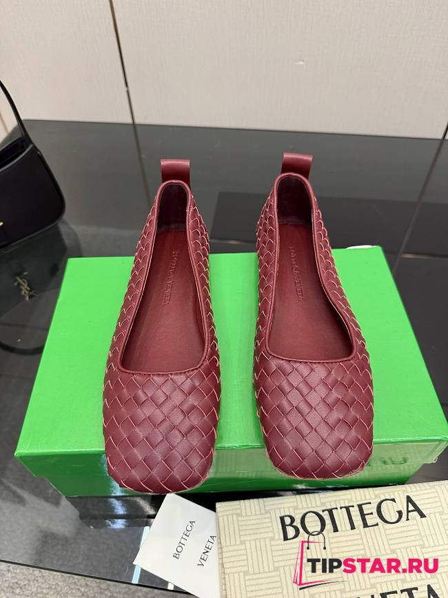 Bottega Veneta Burgundy Intrecciato Woven Nappa Leather Bow Ballet Flats - 1