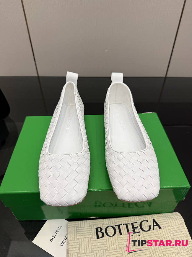 Bottega Veneta White Intrecciato Woven Nappa Leather Bow Ballet Flats - 1