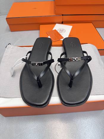 Hermes Kelly buckle flip-flops black