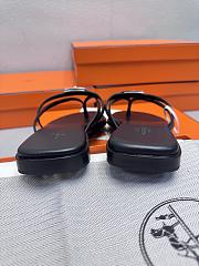 Hermes Kelly buckle flip-flops black - 6
