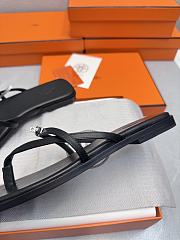 Hermes Kelly buckle flip-flops black - 5
