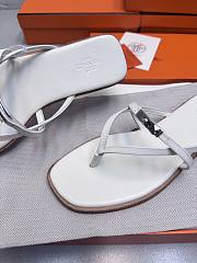 Hermes Kelly buckle flip-flops white - 6
