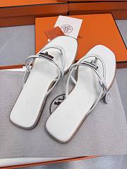 Hermes Kelly buckle flip-flops white - 2