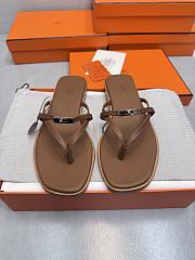 Hermes Kelly buckle flip-flops brown - 1
