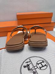 Hermes Kelly buckle flip-flops brown - 4