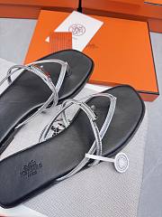 Hermes Kelly buckle flip-flops silver - 5
