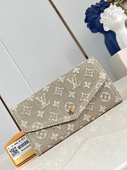 Louis Vuitton Sarah Wallet Pink Denim - 1