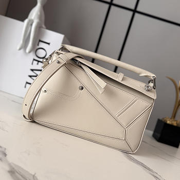 Loewe Puzzle leather tote bag off-white