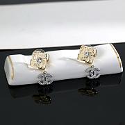 Chanel stud earrings flatter the face shape - 4