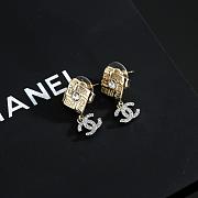 Chanel stud earrings flatter the face shape - 2