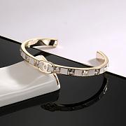 Chanel bracelet features a dripping square diamond - 4
