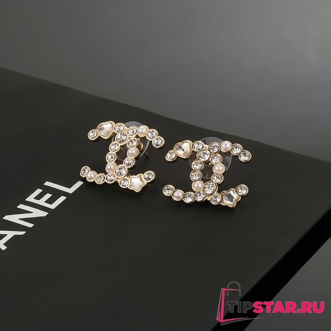 Chanel new star-themed earrings - 1