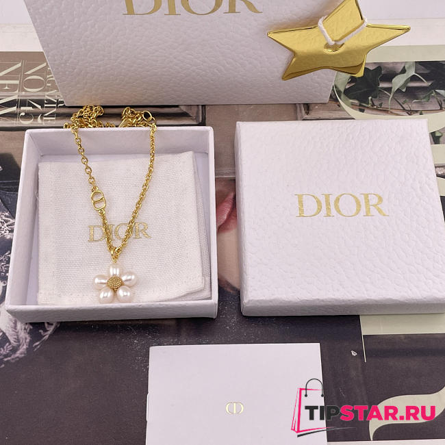 Dior D Natural Pearl Flower Necklace - 1