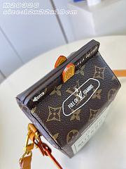 Louis Vuitton Milk Bag Monogram Canvas material - 2