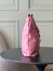 Chanel 22 Medium Handbag Pink Calfskin & Gold Metal - 5