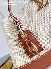 Louis Vuitton Large Capucines Souple Bag - 5