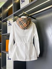  Burberry Short Nylon Blackpool Parka White - 4
