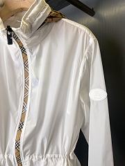  Burberry Short Nylon Blackpool Parka White - 3