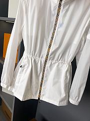  Burberry Short Nylon Blackpool Parka White - 2