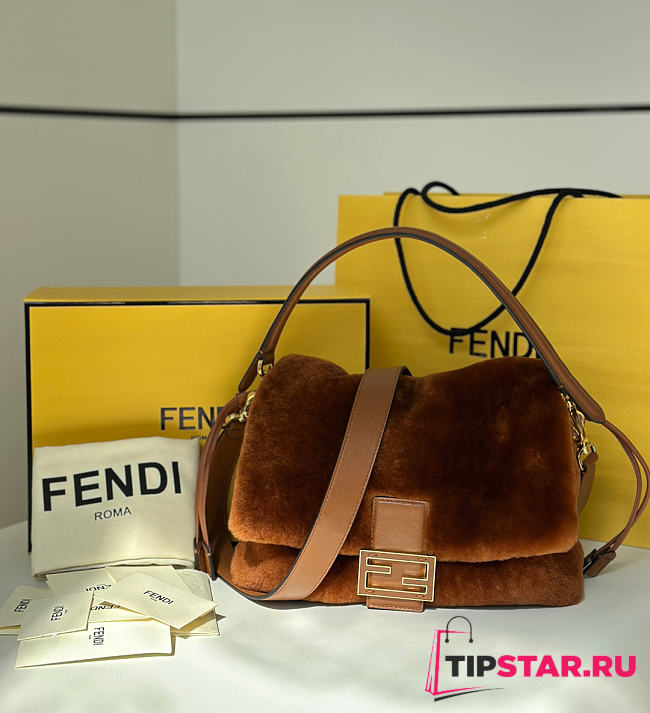 Fendi Mamma Baguette Medium Brown shearling bag - 1