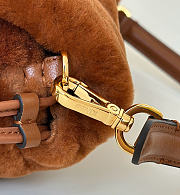 Fendi Mamma Baguette Medium Brown shearling bag - 5