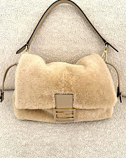 Fendi Mamma Baguette Medium Beige shearling bag - 1