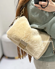 Fendi Mamma Baguette Medium Beige shearling bag - 6