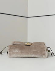 Fendi Mamma Baguette Medium Gray shearling bag - 6