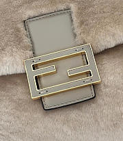 Fendi Mamma Baguette Medium Gray shearling bag - 5