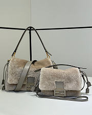 Fendi Mamma Baguette Medium Gray shearling bag - 4