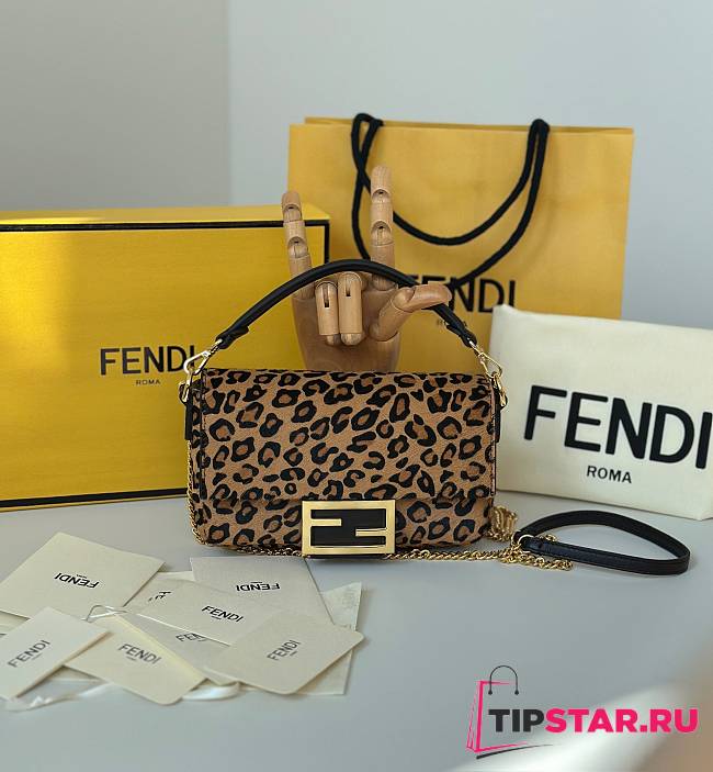 Fendi Baguette Printed cavallino calfskin bag brown size 19cm - 1