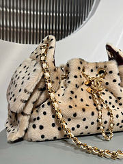 Chanel 25 Métiers d'Art 2026 Mini Bag Light Beige & Black - 4