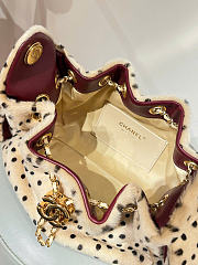 Chanel 25 Métiers d'Art 2026 Mini Bag Light Beige & Black - 3