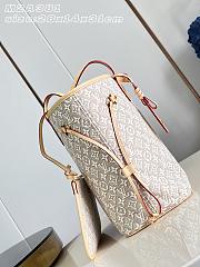 Louis Vuitton Neverfull PM Monogram Emblème Peuplier - 4