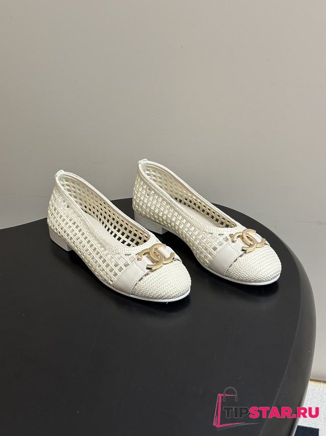 Chanel Woven Ballet Flats with Raffia Grass Off-White - 1