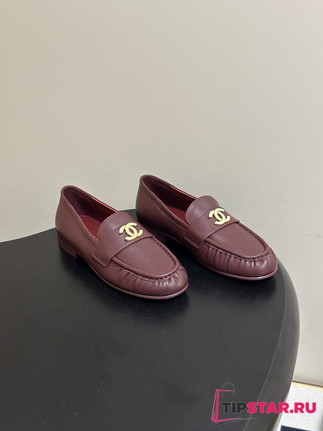 Chanel Métiers d’art 2026 Mocassins Crumpled Shiny Lambskin In Burgundy - 1