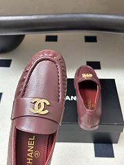 Chanel Métiers d’art 2026 Mocassins Crumpled Shiny Lambskin In Burgundy - 6