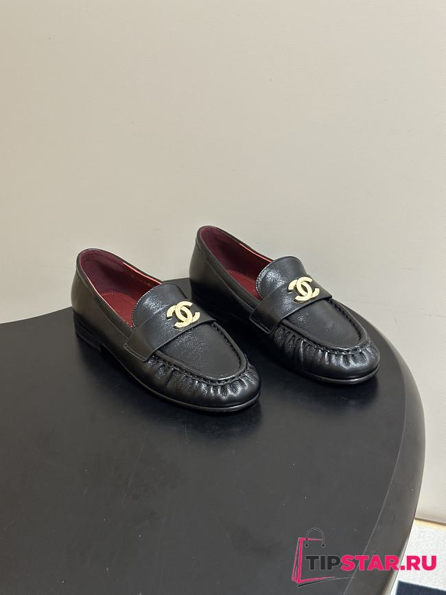 Chanel Métiers d’art 2026 Mocassins Crumpled Shiny Lambskin In Black - 1