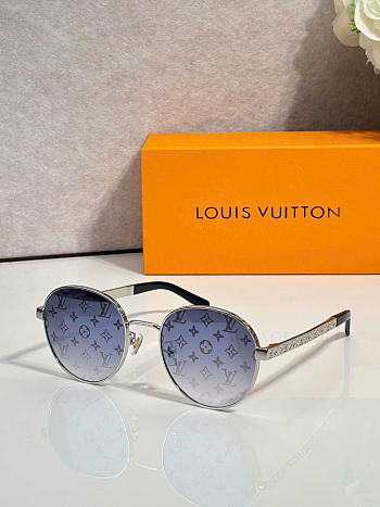 Louis Vuitton Monogram Round Sunglasses
