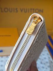 Louis Vuitton Zippy Wallet Monogram Emblème Peuplier - 4
