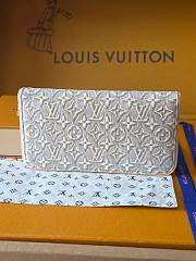 Louis Vuitton Zippy Wallet Monogram Emblème Peuplier - 2