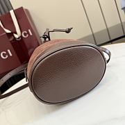 Gucci Venice mini bucket bag in suede brown - 4